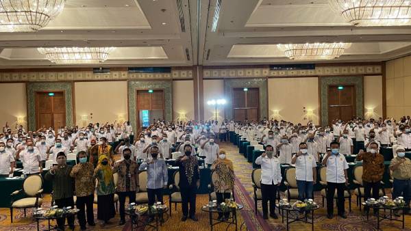 Mitigasi Perubahan Iklim, Khofifah Dorong Masyarakat Gotong Royong Rehabilitasi Hutan