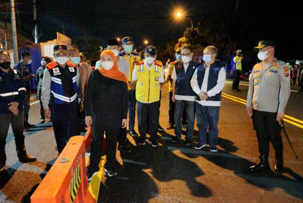 Perbaikan Jembatan Ngaglik Tuntas, Khofifah Pastikan Siap Dilintasi Pemudik dan Arus Logistik