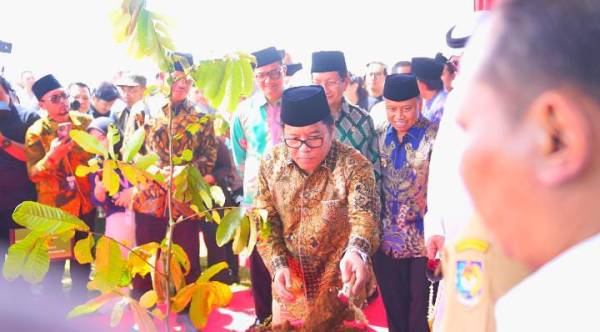 Kemenag Tanam Matoa Sebagai Simbol Ekoteologi dan Keberagaman