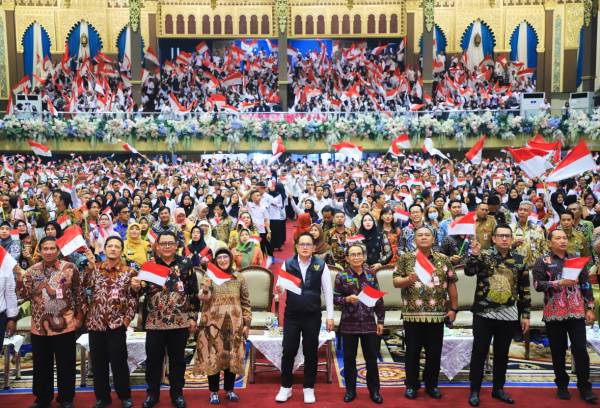 Pj Gubernur Serahkan 7.201 SK PPPK Pemprov Jatim