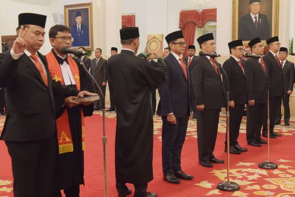 Jokowi Lantik Menkominfo dan Lima Wakil Menteri Baru Kabinet Indonesia Maju