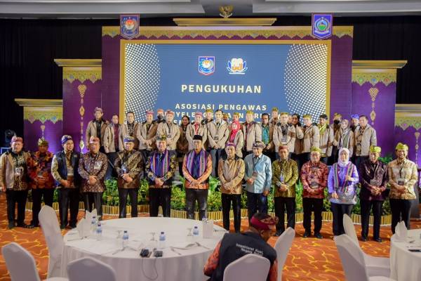 Tindaklanjuti Arahan Kemendagri, Emil Segera Koordinasi dengan Gubernur Khofifah untuk Lakukan Pengawasan Pemerintahan Daerah