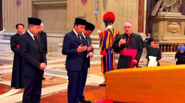 Indonesia Tunjukkan Wajah Perdamaian Dunia, Jokowi Hadiri Pemakaman Paus Fransiskus di Vatikan
