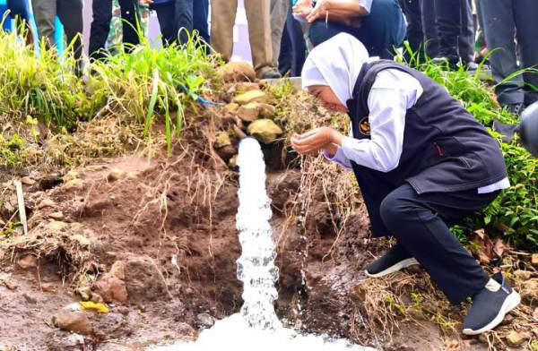 Gubernur Khofifah Resmikan SPAM Singosari, Solusi Air Bersih untuk 1.620 Warga Malang