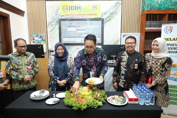 Berharap Mampu  Tingkatkan Jaringan Dokumentasi dan Informasi Hukum,   Sekdaprov Launching Perpustakaan Biro Hukum Provinsi Jatim