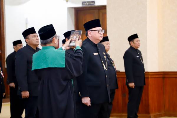 Resmi Bobby Soemiarsono Dilantik Jadi Pj. Sekdaprov Jatim