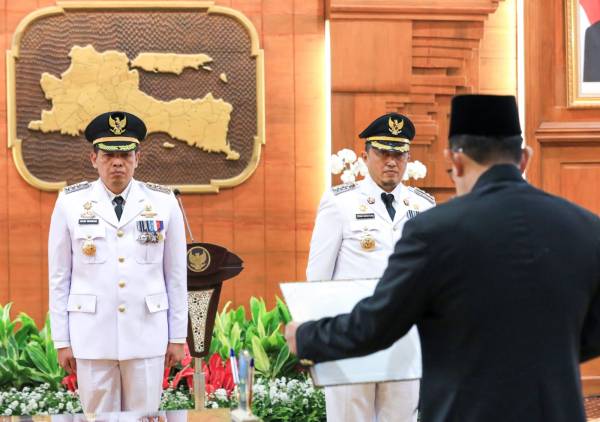 Lantik Pj .Bupati Bondowoso dan Pj. Bupati Jombang, Begini Pj Gubernur Jatim