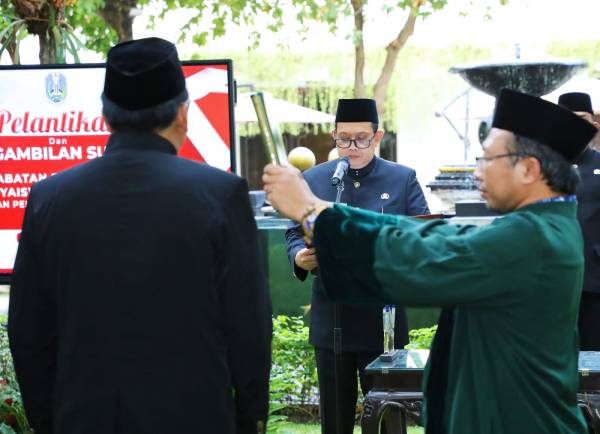 Mantan Kepala BPS RI Dilantik jadi Widyaiswara Ahli Utama Pemprov Jatim