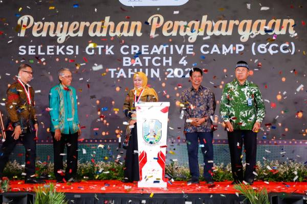 Pemprov Jatim Terima Dua Penghargaan MURI