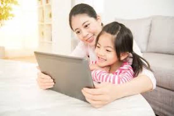 Tak Selalu Negatif, Ini Manfaat Gadget Bagi Anak