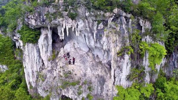 Menapak Jejak Nenek Moyang, Pelukis Ulung di Goa-Goa Nusantara