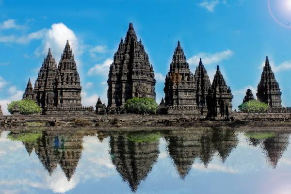 Romansa Cinta Candi Prambanan