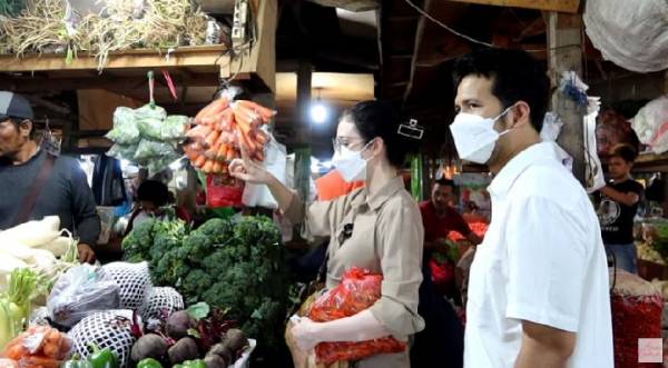 Bukan Sidak, Arumi dan Emil ke Pasar Tengah Malam