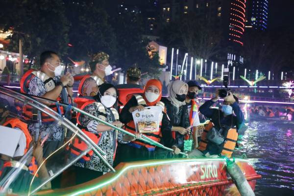 Meriahkan Hari Jadi Kota Surabaya ke-729, Eri Cahyadi Ajak Khofifah Susur Sungai Kalimas Rasa Venice