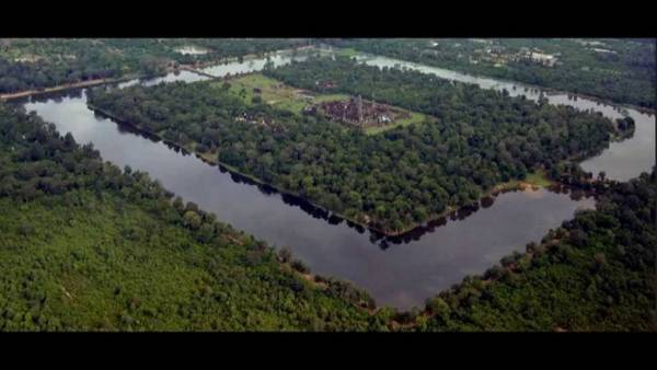 Misteri Borobudur dan Bunga Teratai Raksasa yang Dibangun di Tengah Danau