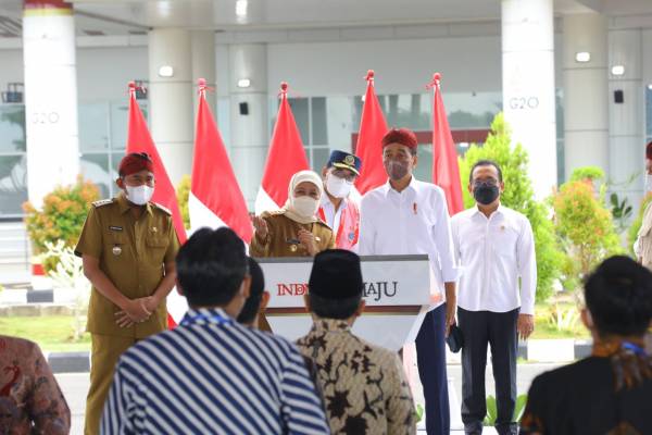 Jokowi Resmikan Bandara Trunojoyo